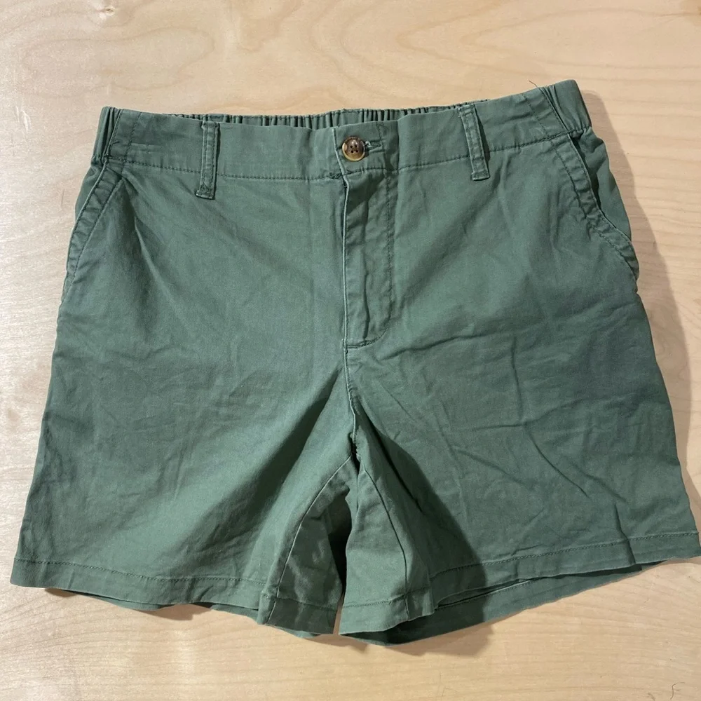 Old Navy Olive Chino Shorts Medium (OQ)